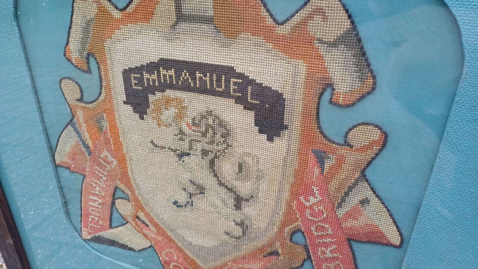Rare And Antiquated Vintage University Oak Fire Screen Tapestry Oxbridge Cambridge Emmanuel photo vintage