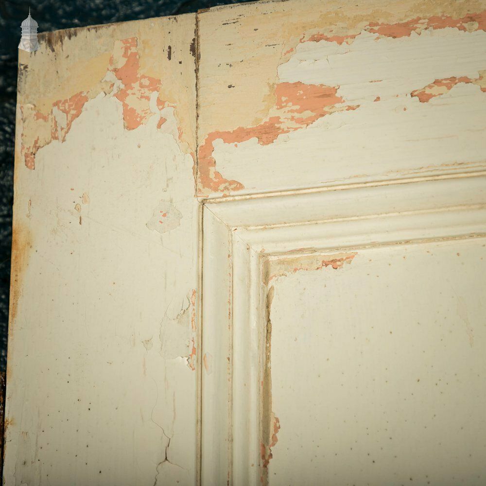 photo vinterior Pine Paneled Door, 6 Moulded Panel White Painted