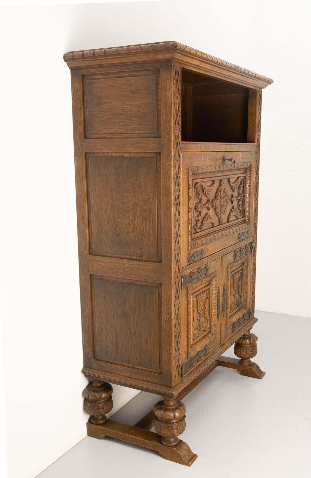 20th Mid Century Spanish Buffet Secretaire, Escritoire Cabinet Oak photo vinterior