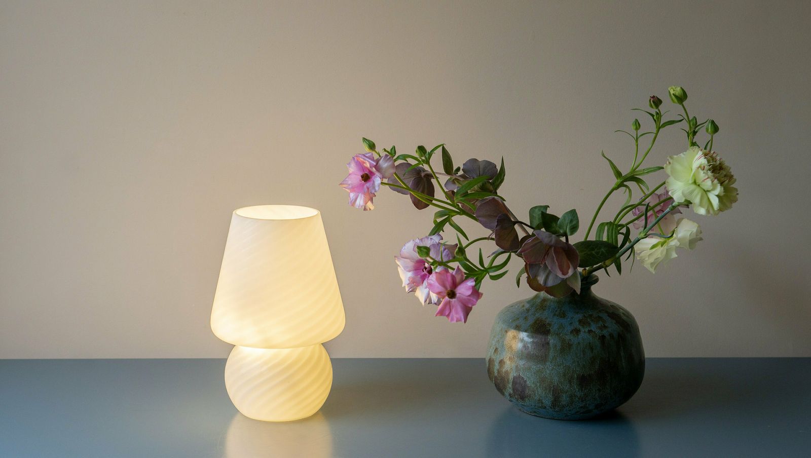 photo for sale Vintage Vetri Murano Paddenstoellamp, Italiaanse Swirl Glazen Tafellamp, Art Glass Bureaulamp, Mid Century Modern, Made In Italy
