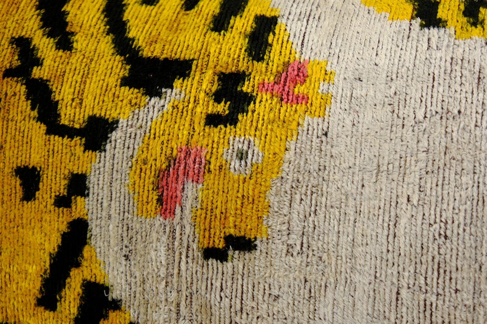 Tiger Ikat Velvet Pillow, Silk Lumbar Cushion Cover, Yellow Animal Lumbar Pillows, Boho Pillow photo Textiles