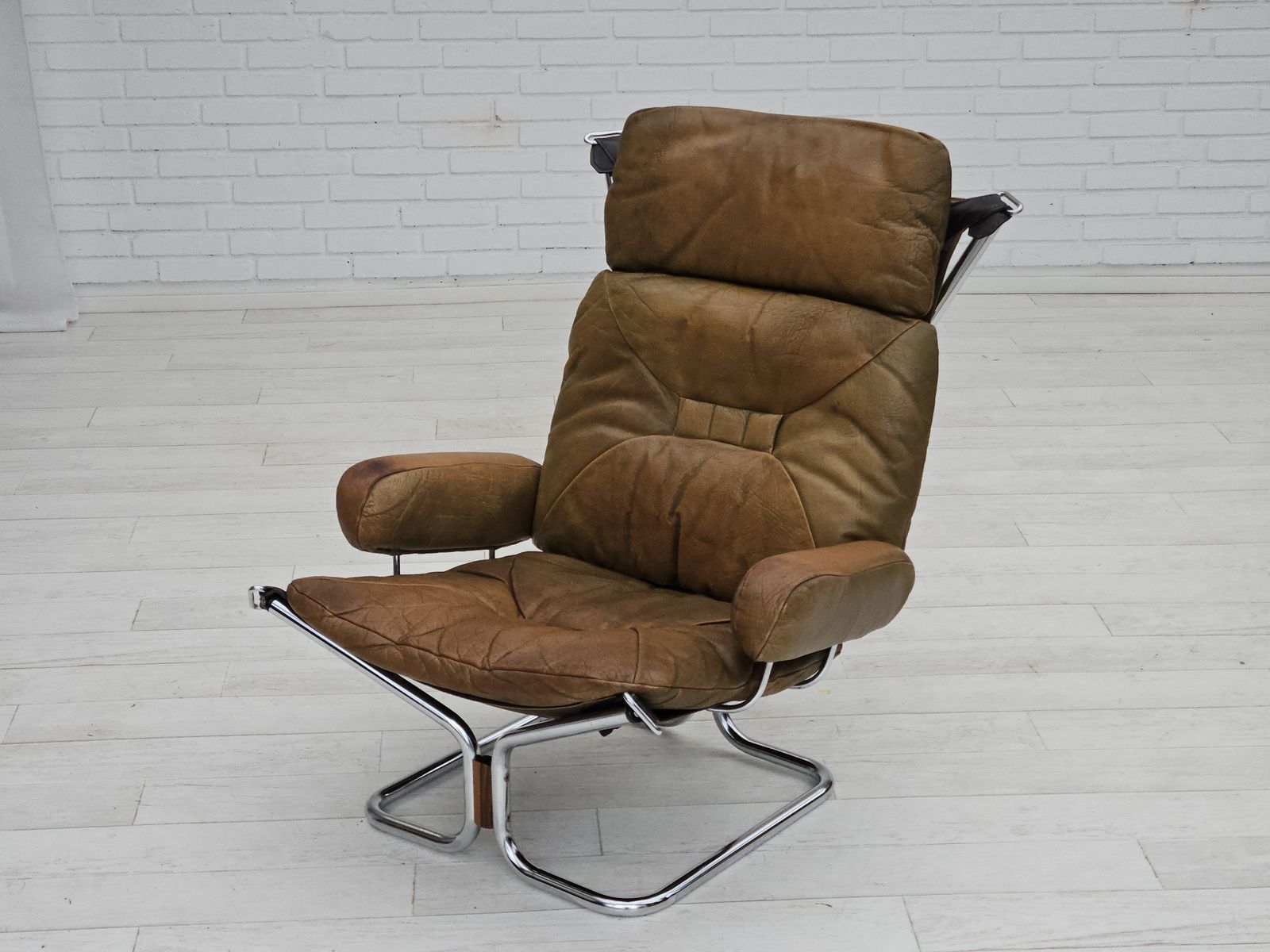 1970s, Norwegian Design By Harald Relling, Original Condition, Leather, Chrome Steel, Teak Wood, Canvas. photo vintage