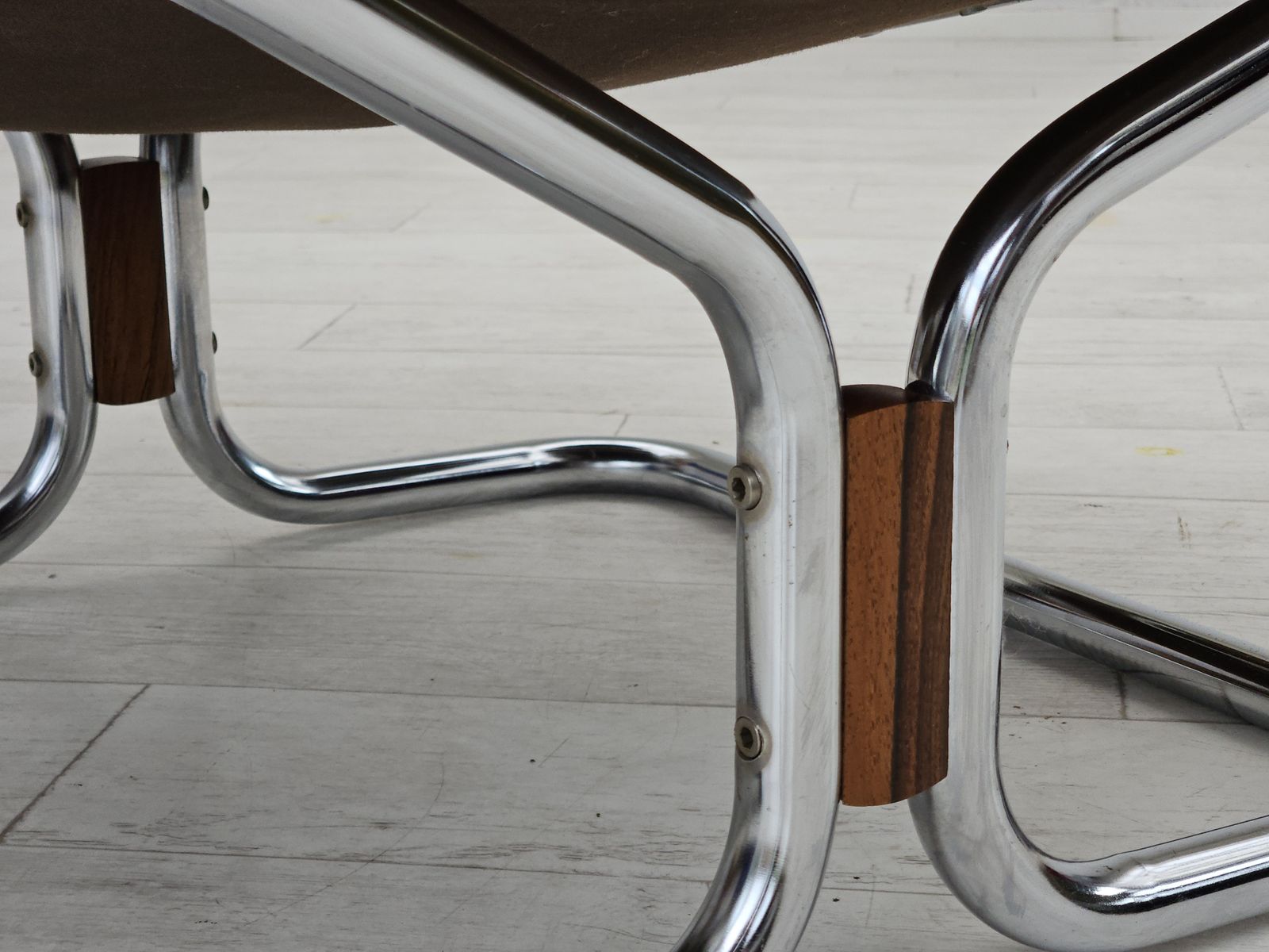 photo vintage 1970s, Norwegian Design By Harald Relling, Original Condition, Leather, Chrome Steel, Teak Wood, Canvas.