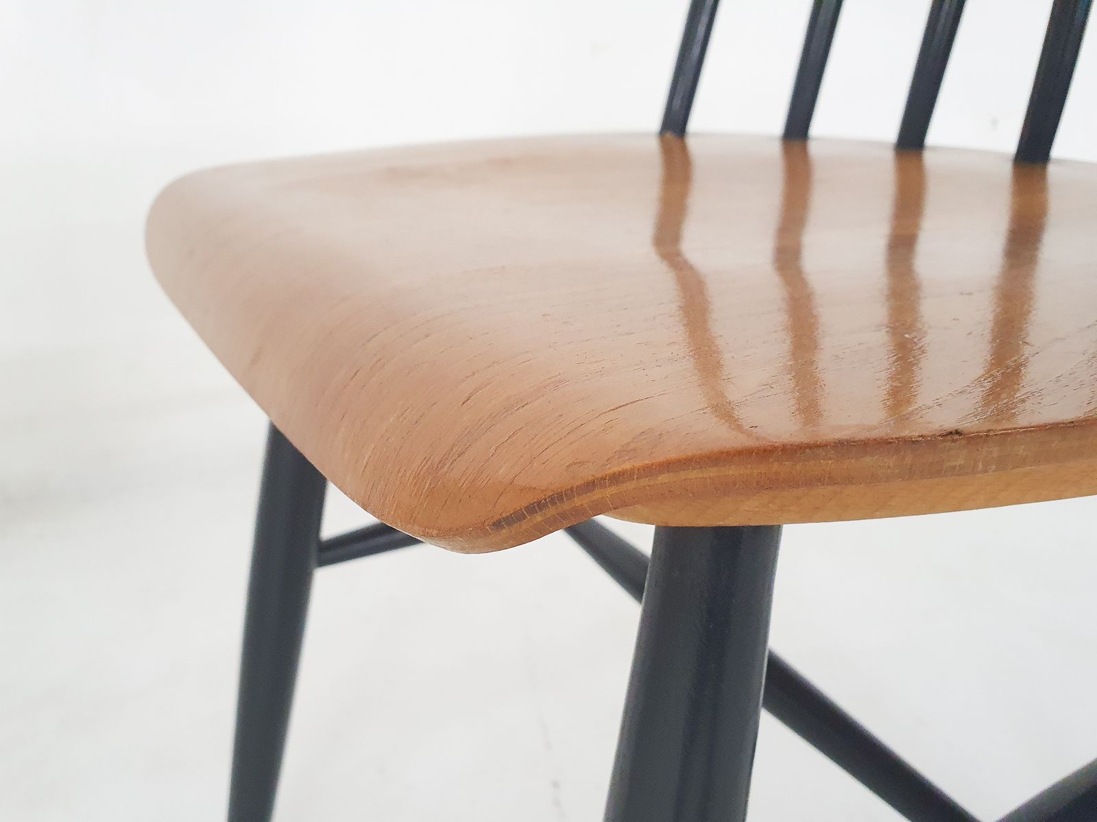 Set Van Twee Stoelen Met Spijlenrug, Nederland, Ca. Jaren 1960 photo vinterior