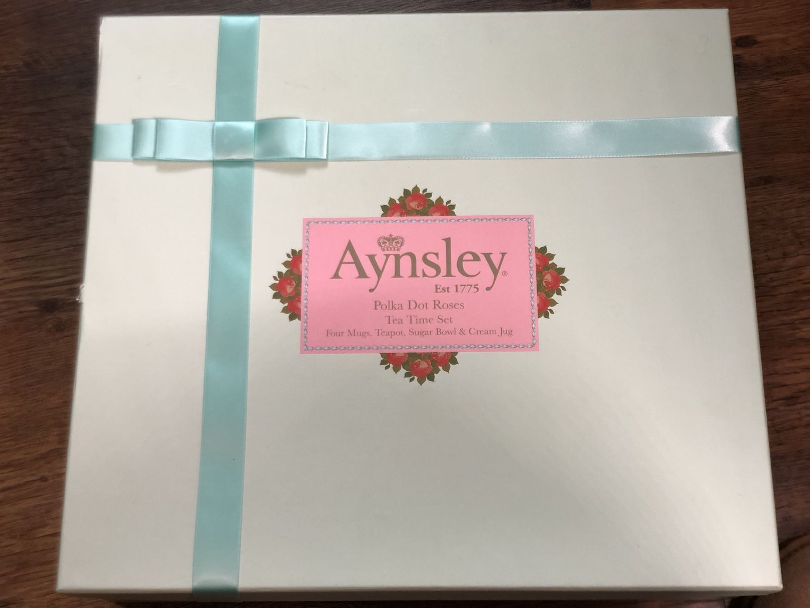 photo furniture Aynsley China Polka Dot Roses Tea Set For 4. 1.5 Pint Capacity Teapot, 4 Mugs, Creamer & Sugar In Original Box.