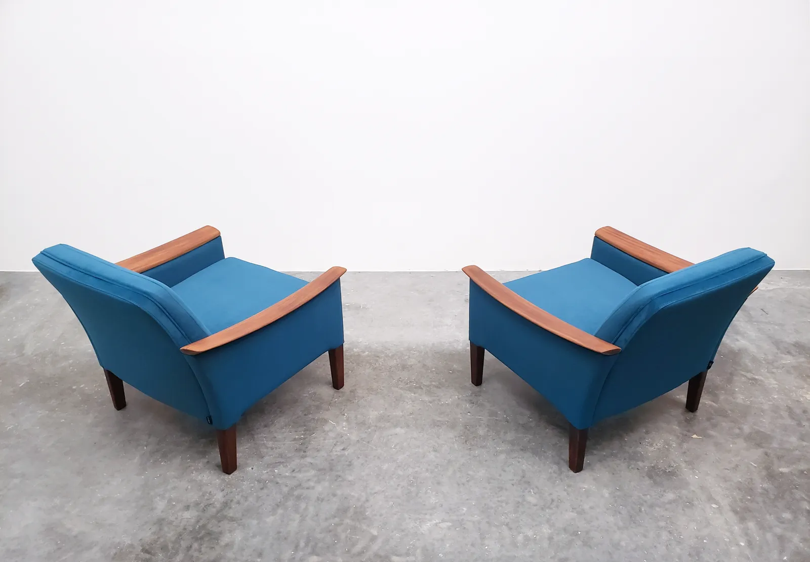 Set Of Two 1960 Mid Century Danish Teak Loungers In Teal Velvet photo vinterior