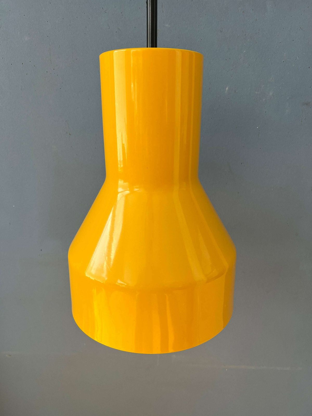 Gele Metalen Industriële Space Age Hanglamp photo Verlichting