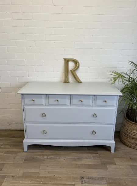 Stag Minstrel Chest Of 4 Over 2 Drawers Painted Light Grey photo vinterior