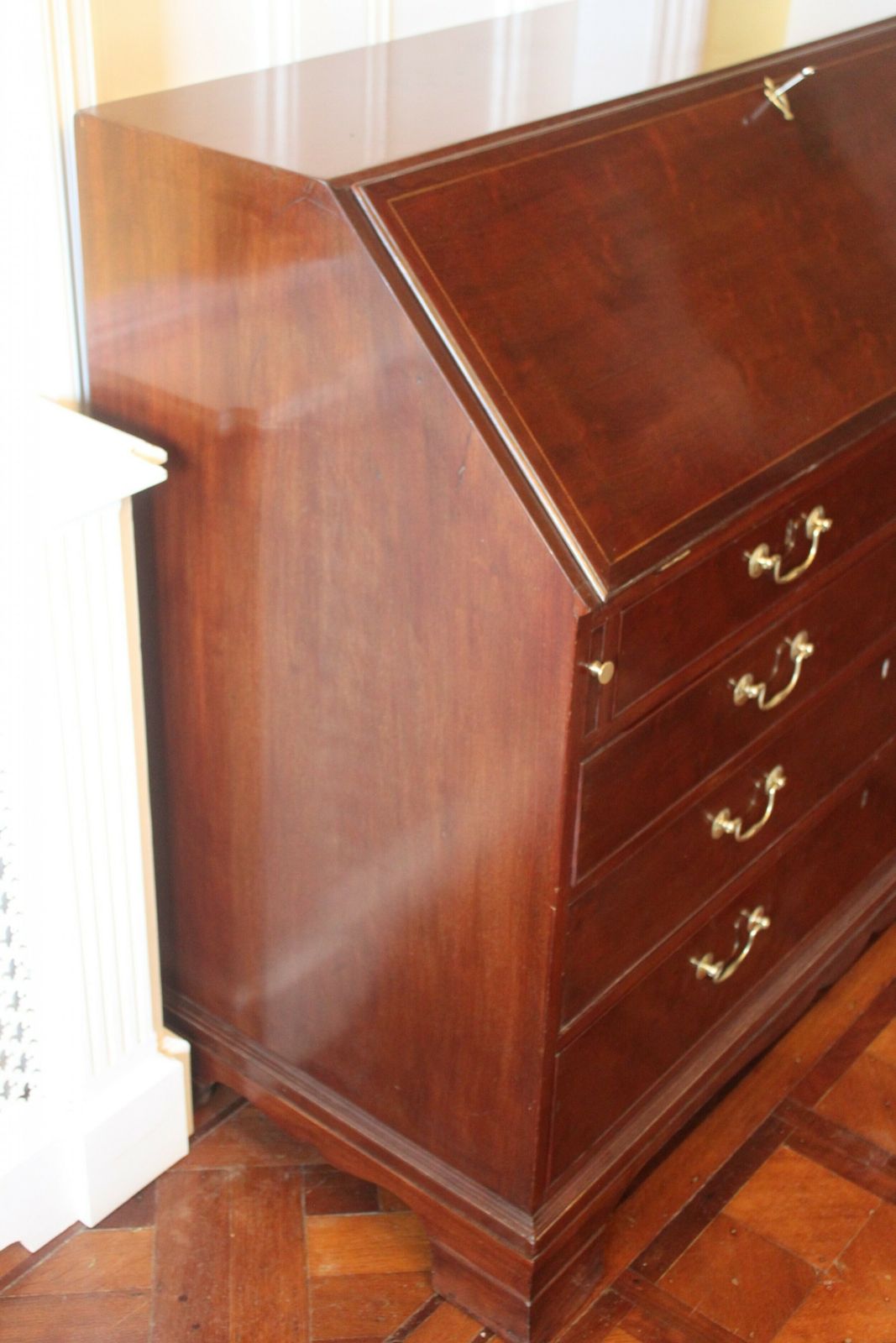 photo vinterior A Large George III Mahogany Bureau With Fitted Interior