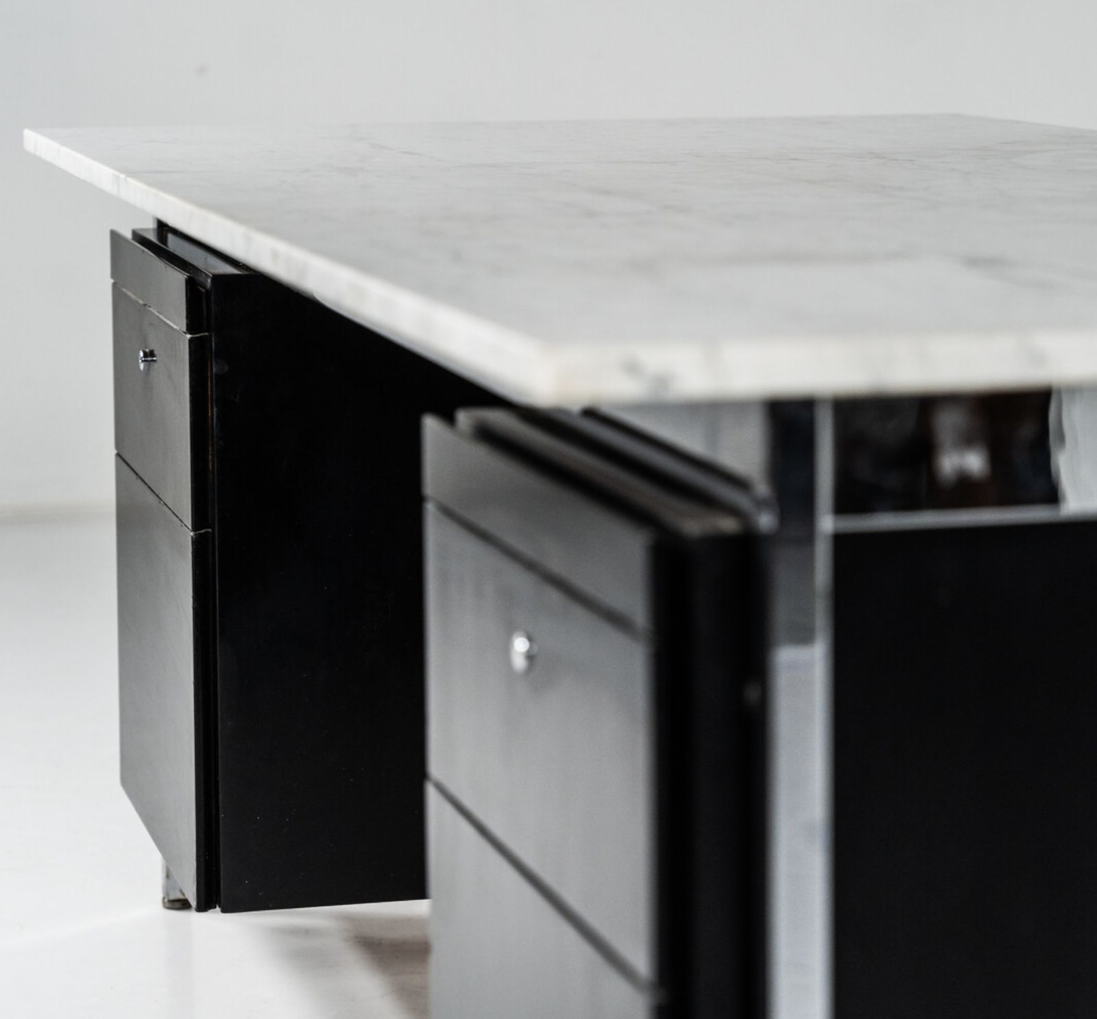 Mid Century Modern Desk By Florence Knoll For Knoll International photo furniture