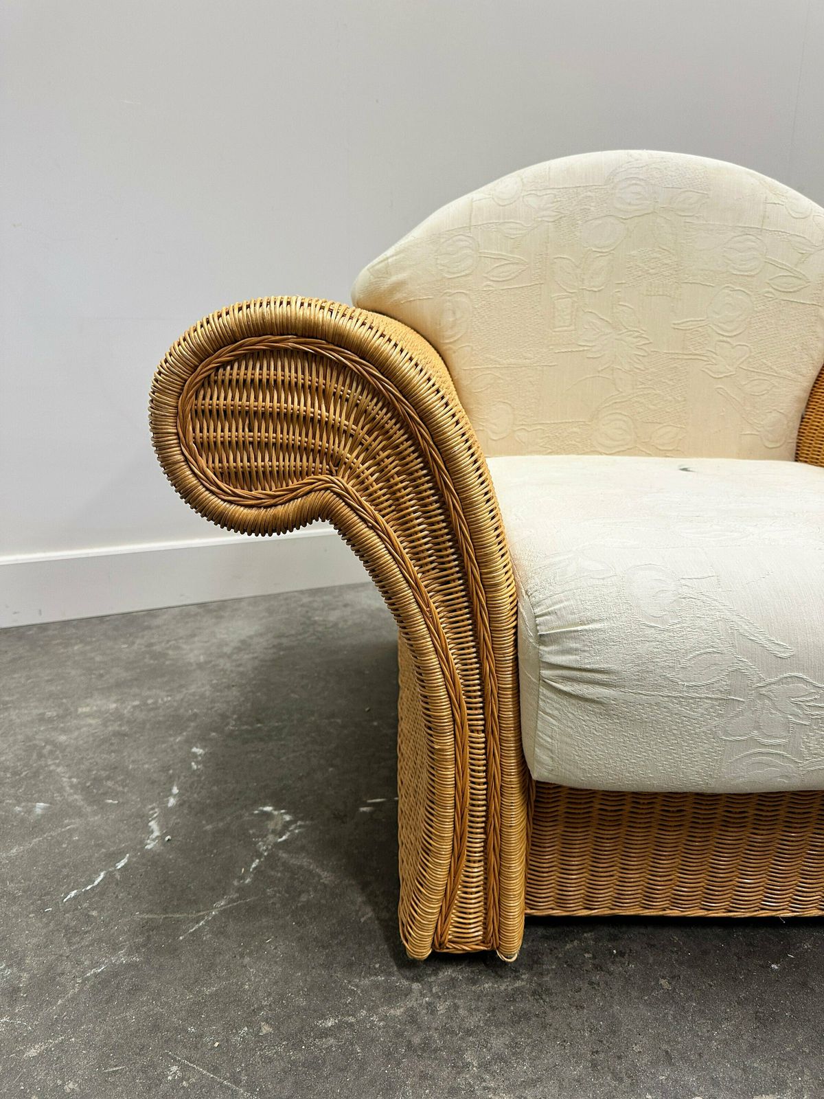 Xxl Vintage Fauteuil Met Schelpvormige Rugleuning In Rotan, Frankrijk, Jaren 1980.
