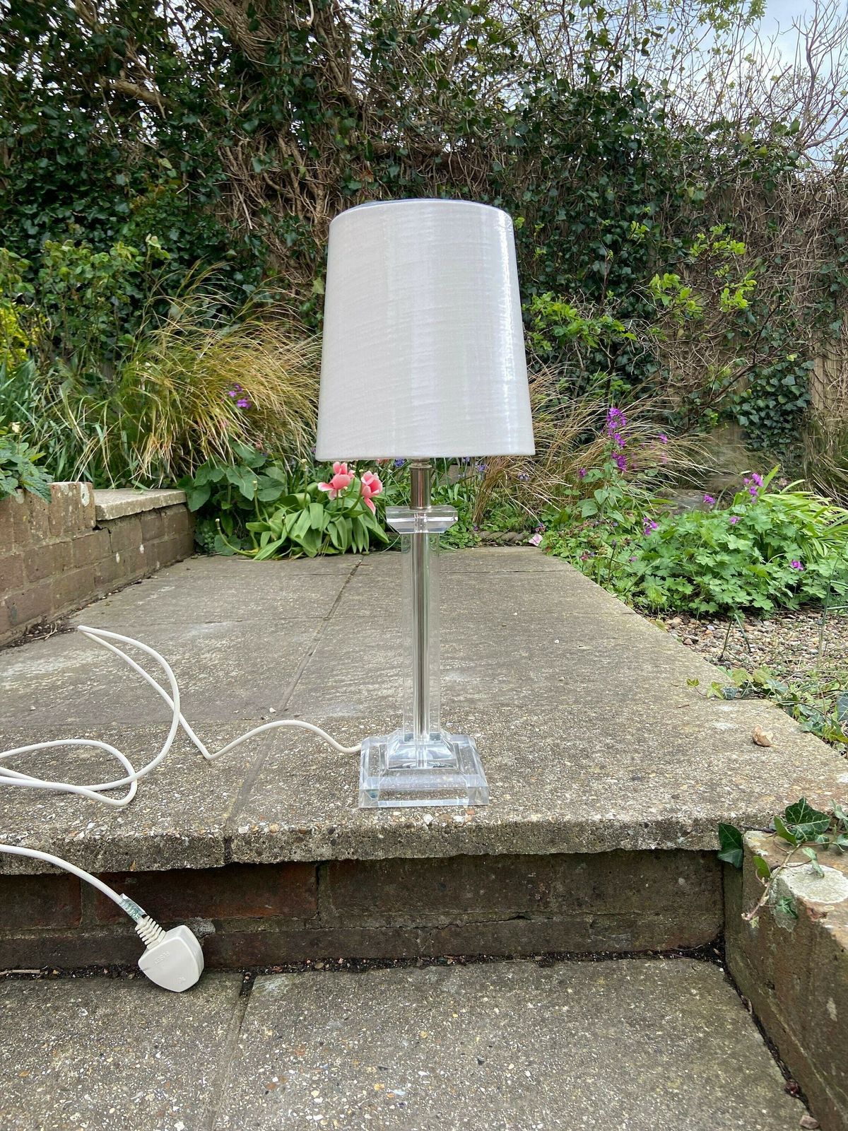 Vintage Geometric Cubic Perspex Lamp With New Shade   Working Condition