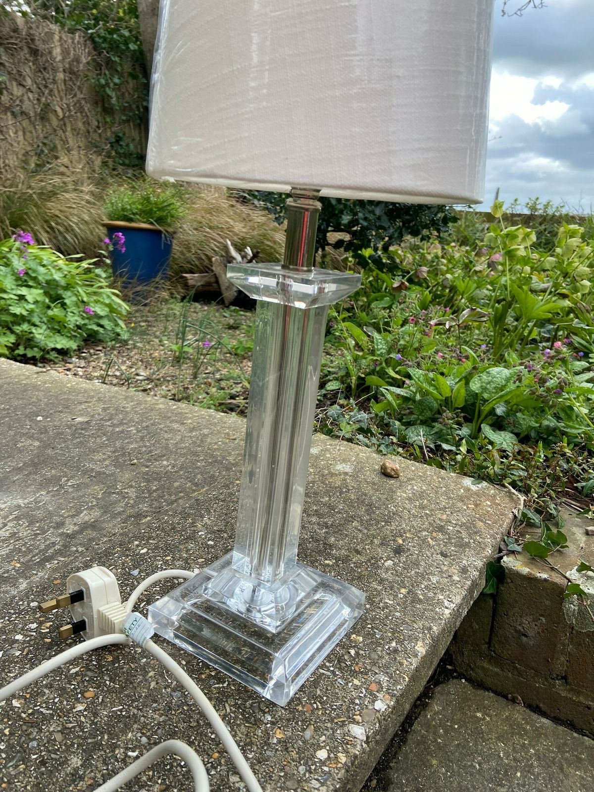photo furniture Vintage Geometric Cubic Perspex Lamp With New Shade   Working Condition