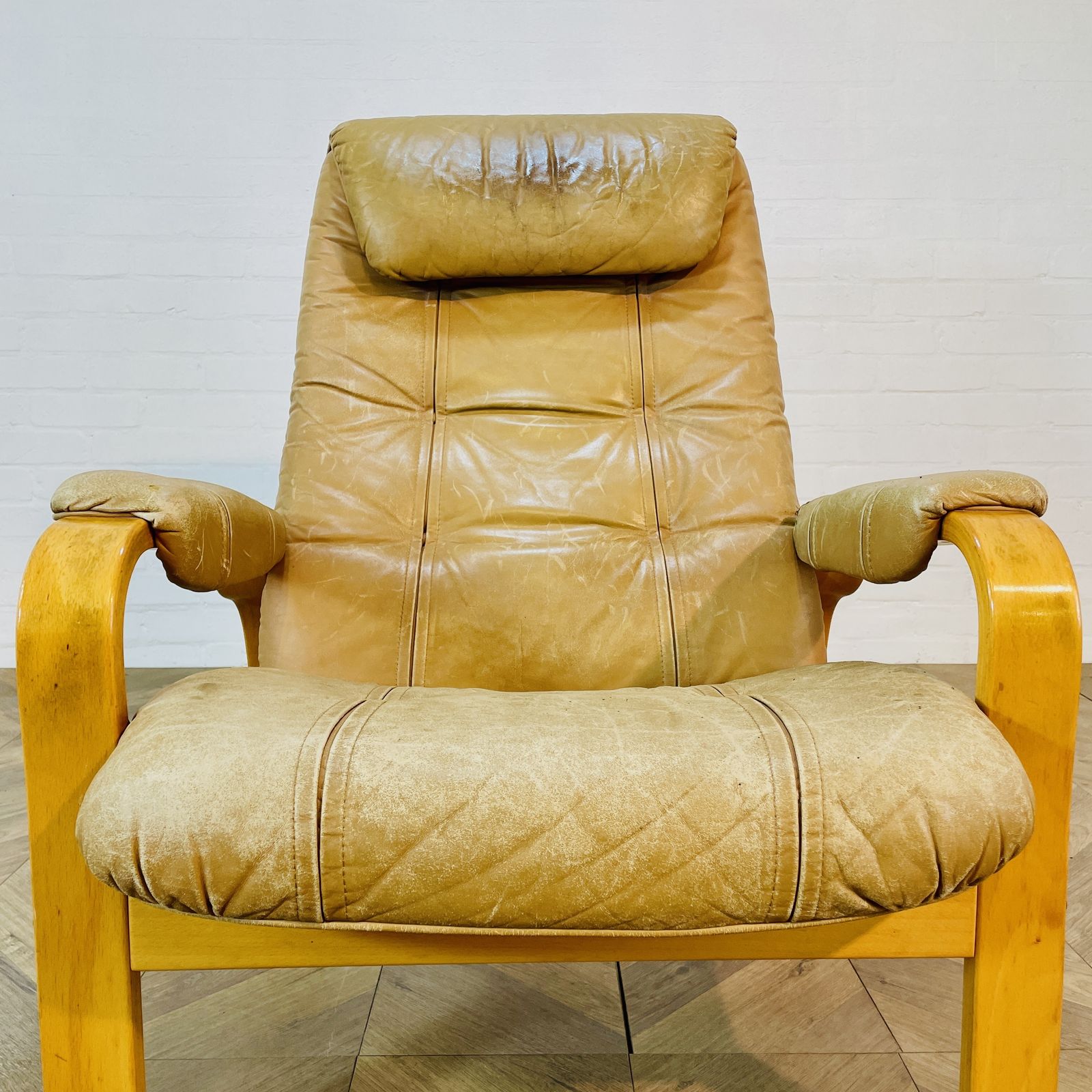 Mid Century Leather Lounge Armchair By Skoghaug Industries, 1970s photo 395.0