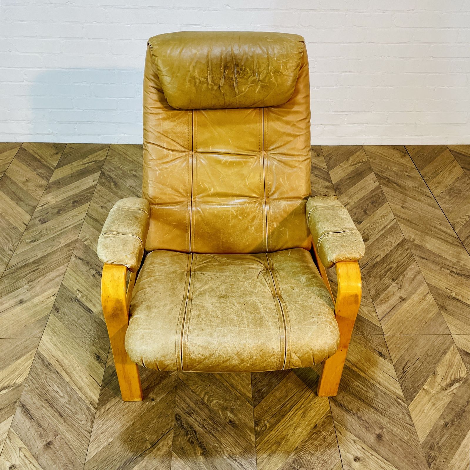Mid Century Leather Lounge Armchair By Skoghaug Industries, 1970s photo vinterior