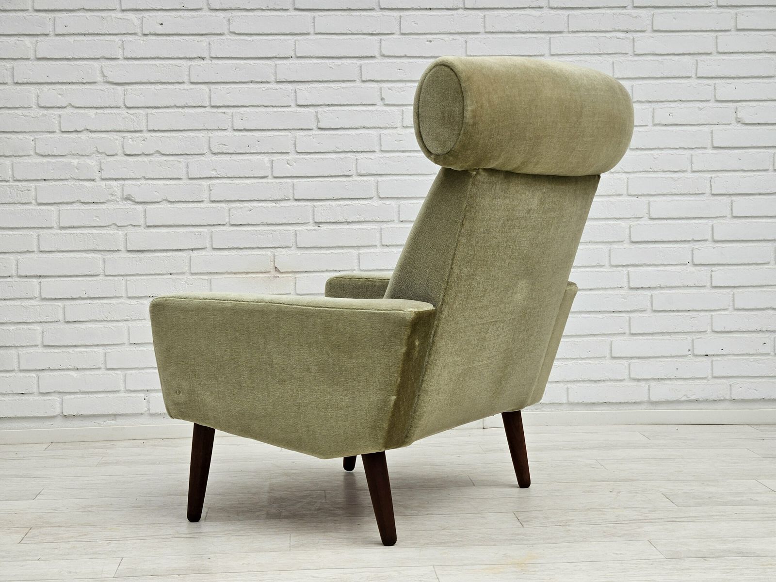 Jaren 1970, Deense Fauteuil, Staat Zoals Gevonden, Meubelvelours, Geweven Wollen Stof, Teakhout. photo for sale