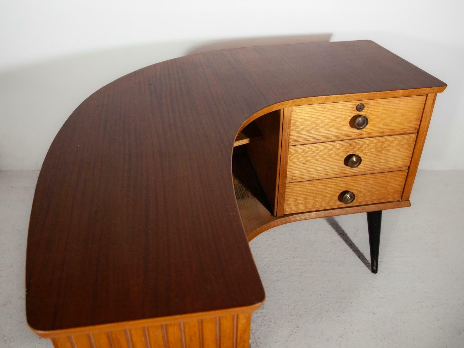 photo vinterior Boomerang Shaped Desk, Shop Counter, 1950s By Alfred Hendrickx