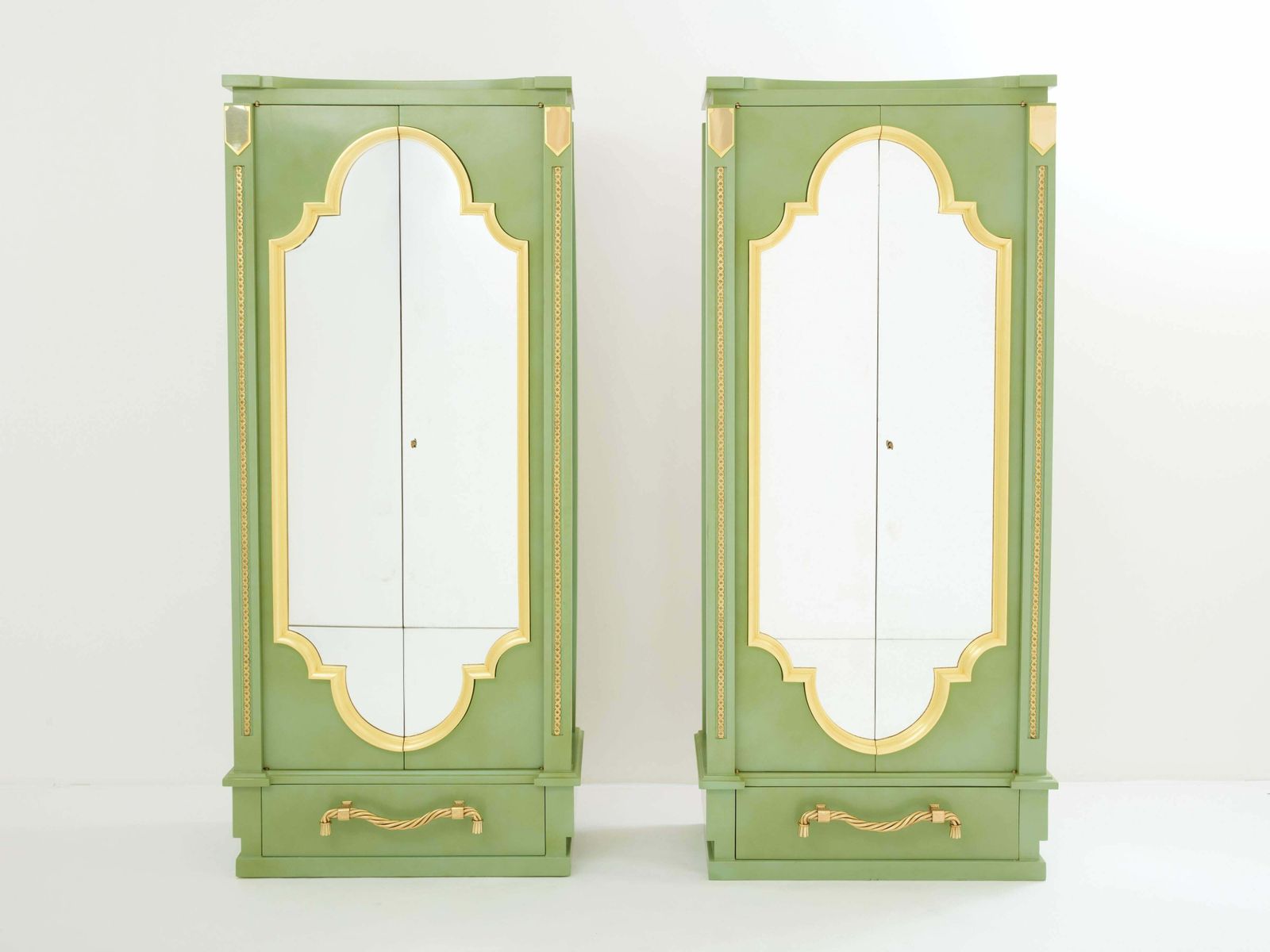 Paire d'armoires André Arbus laquées vert céladon, laiton doré, 1930 photo buy