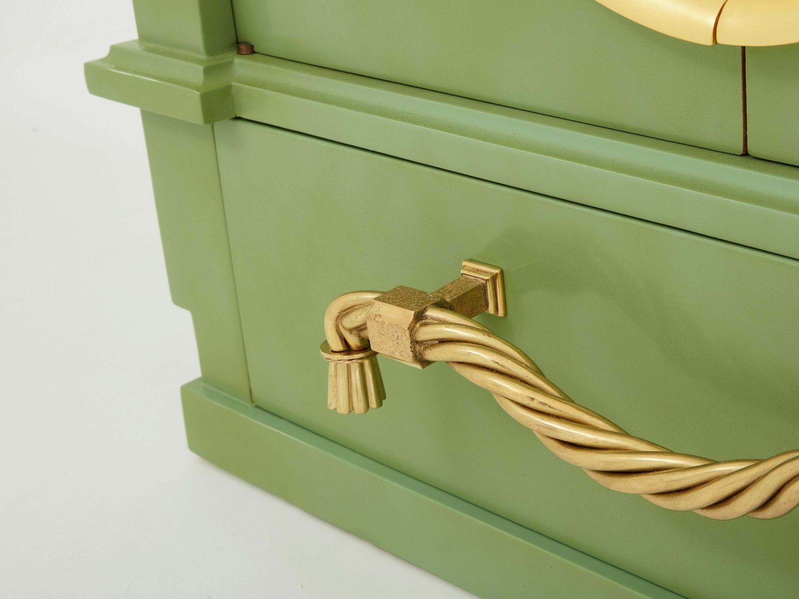 photo furniture Paire d'armoires André Arbus laquées vert céladon, laiton doré, 1930