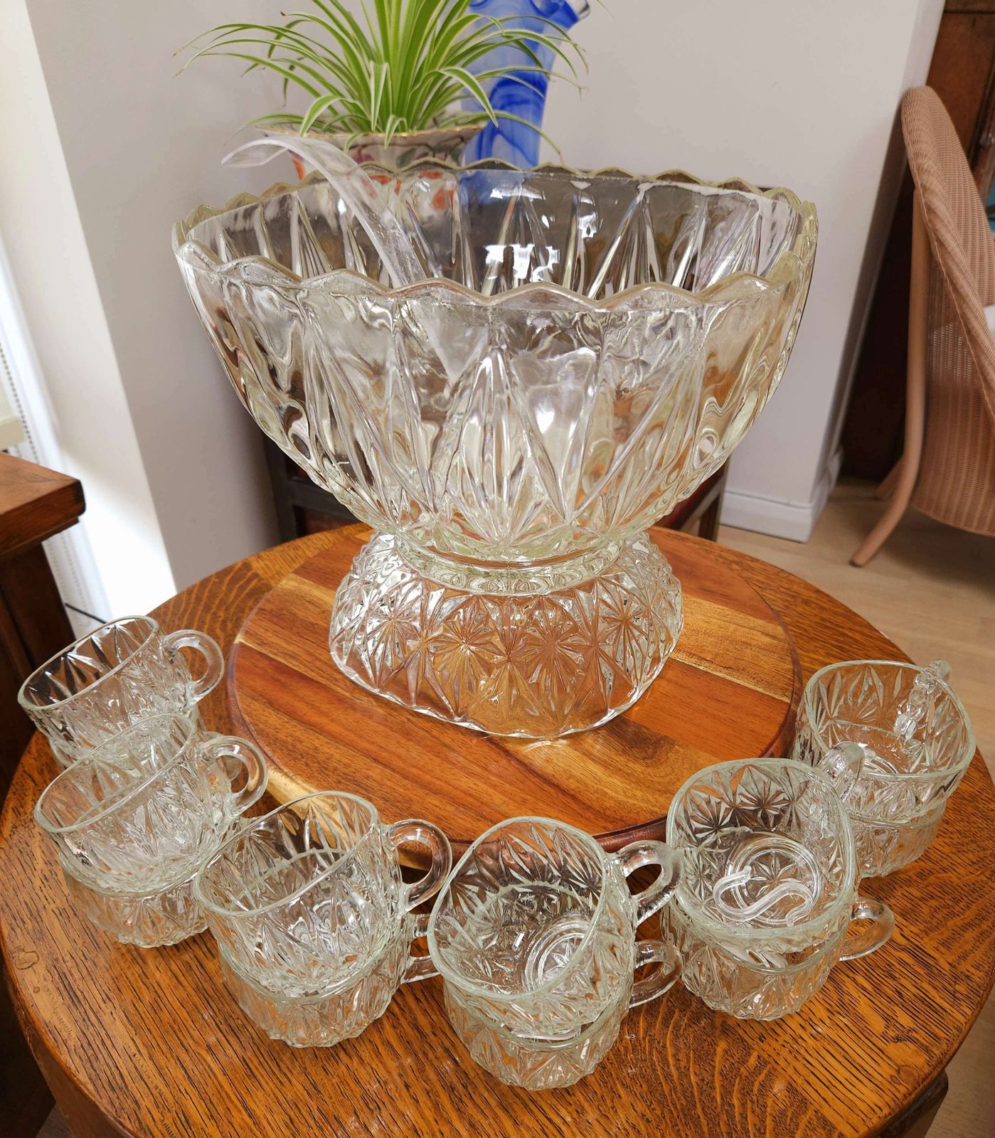 Exceptional 1950s American 27 Piece Crystal Glass Punch Set By Williamsport, USA