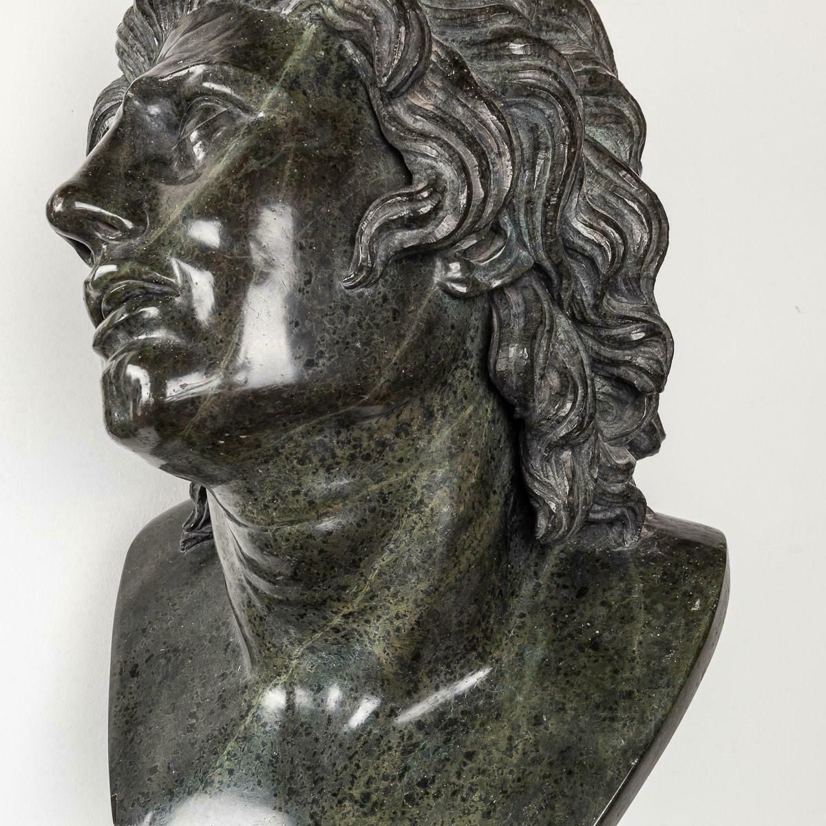 photo vinterior Antique 20th Century Italian Green Marble Life Size Bust On Stand C.1900