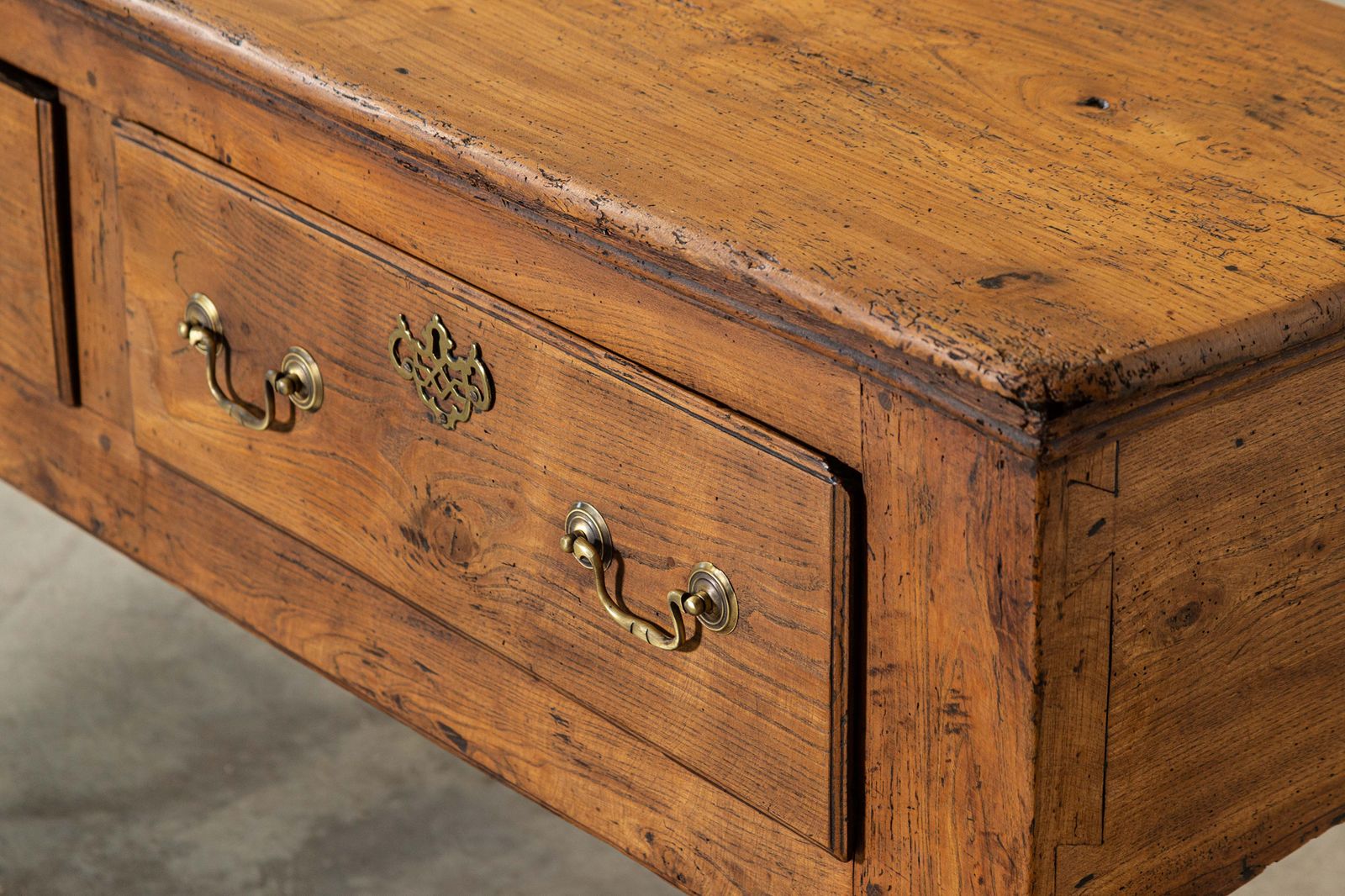 photo vinterior Large English 18thc Vernacular Elm Dresser Base