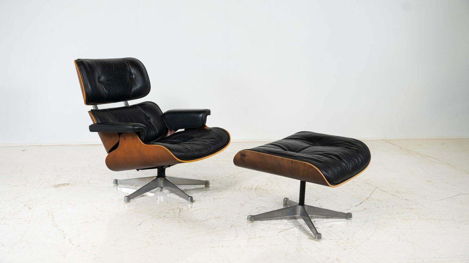 Mid Century Lounge Chair And Ottoman By Charles & Ray Eames For Herman Miller photo 10673.0