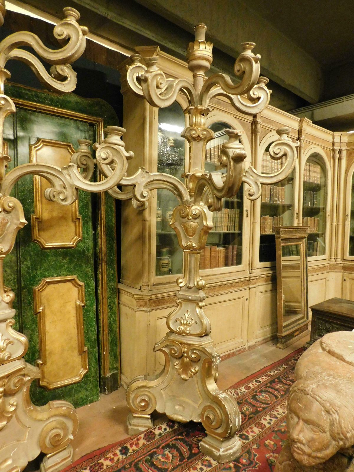 Antique Pair Of Big Gilded And Carved Wooden Candlesticks, Florence (Italy) photo vintage