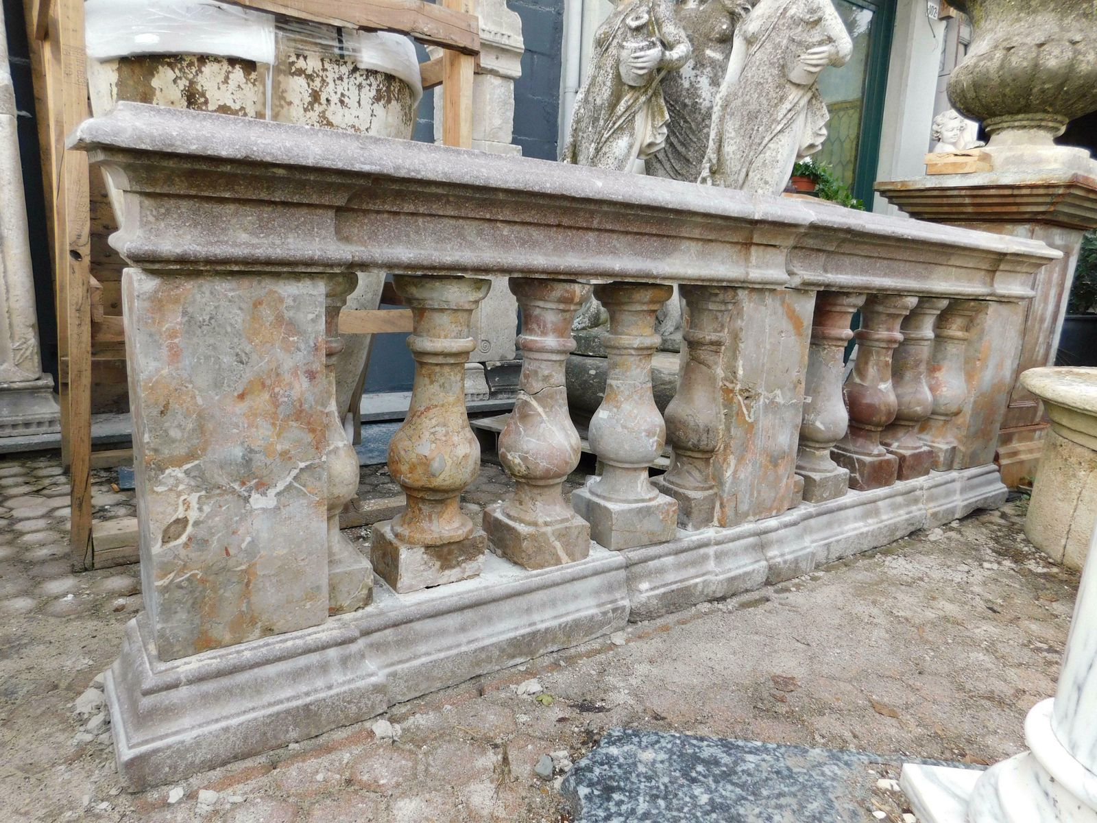 photo vinterior Pair Of Pink Marble Balustrade Railings, With Sculpted Columns, Italy