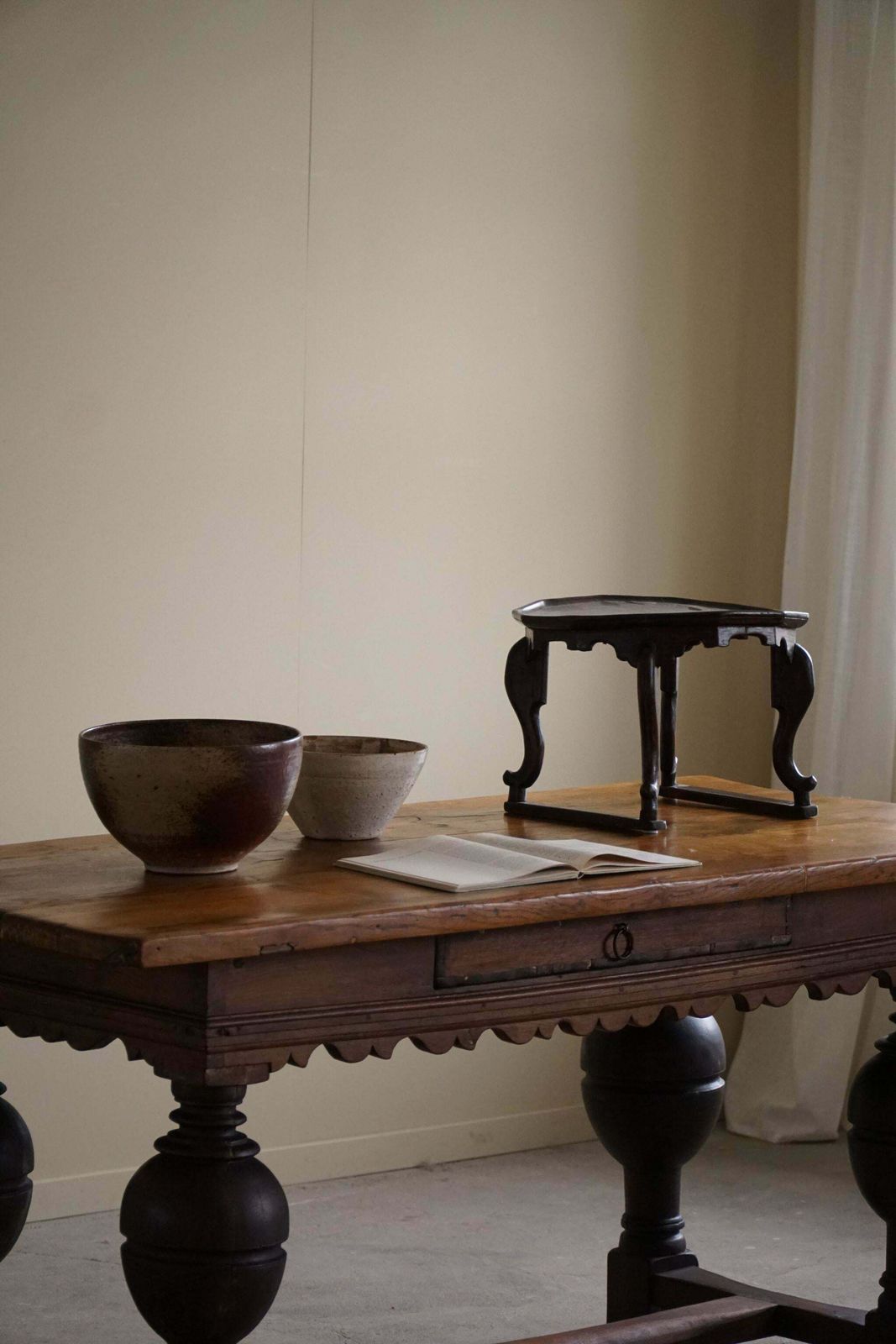 photo vintage 19th Century Antique Baroque Dining / Desk Table In Oak, Danish Cabinetmaker