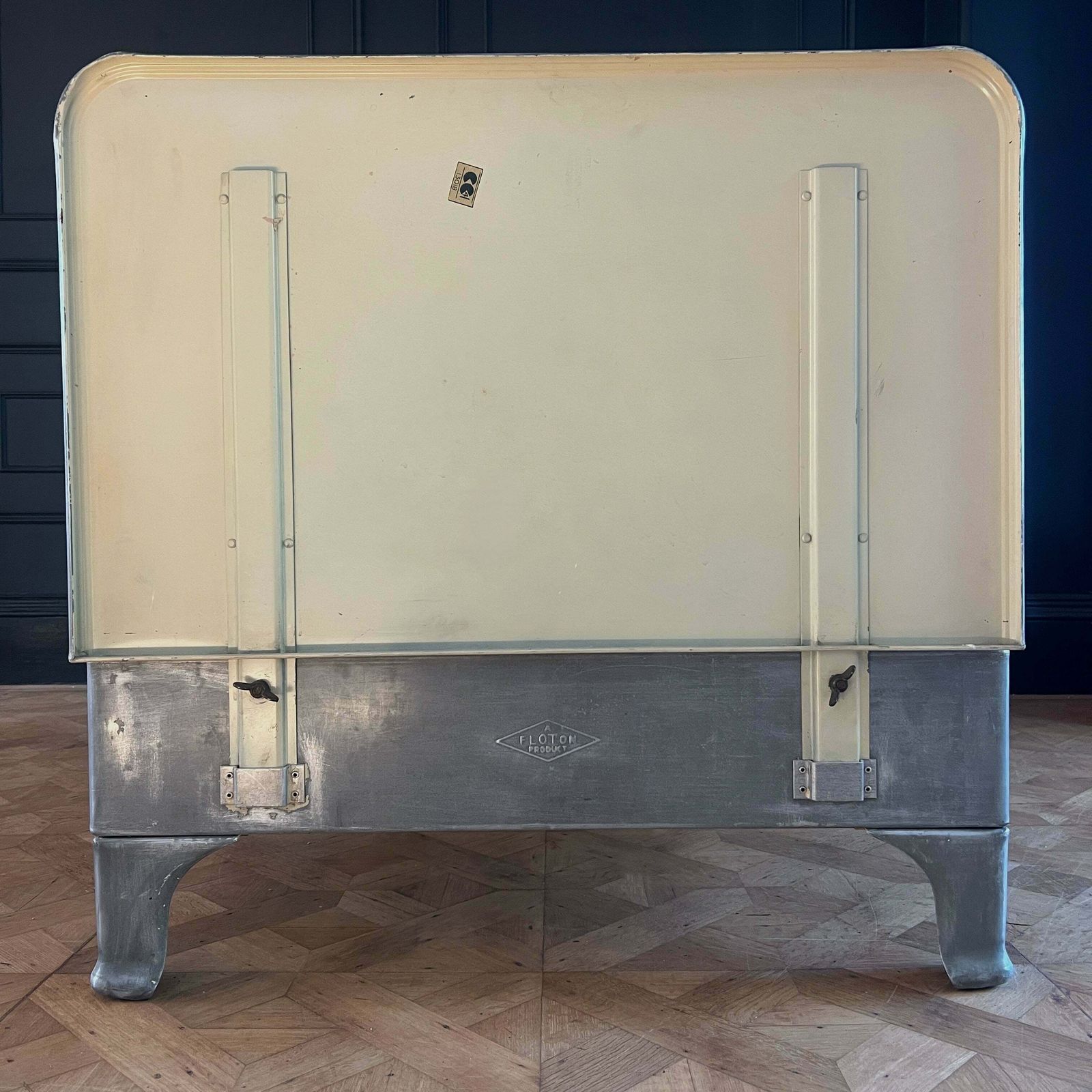 photo furniture Vintage Industrial Floton Polished Aluminium Beds