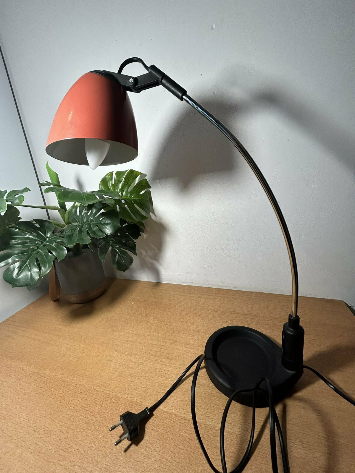 photo furniture Veneta Lumi Randa Desk Lamp '80s, Vintage Desk Lamp, Made In Italy, Italian Design, 80s' Lamp