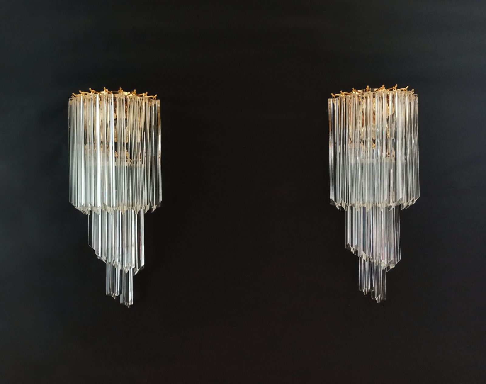 Pair Of Vintage Murano Wall Sconce – 16 Quadriedri Trasparent Prism   Golden Frame photo for sale