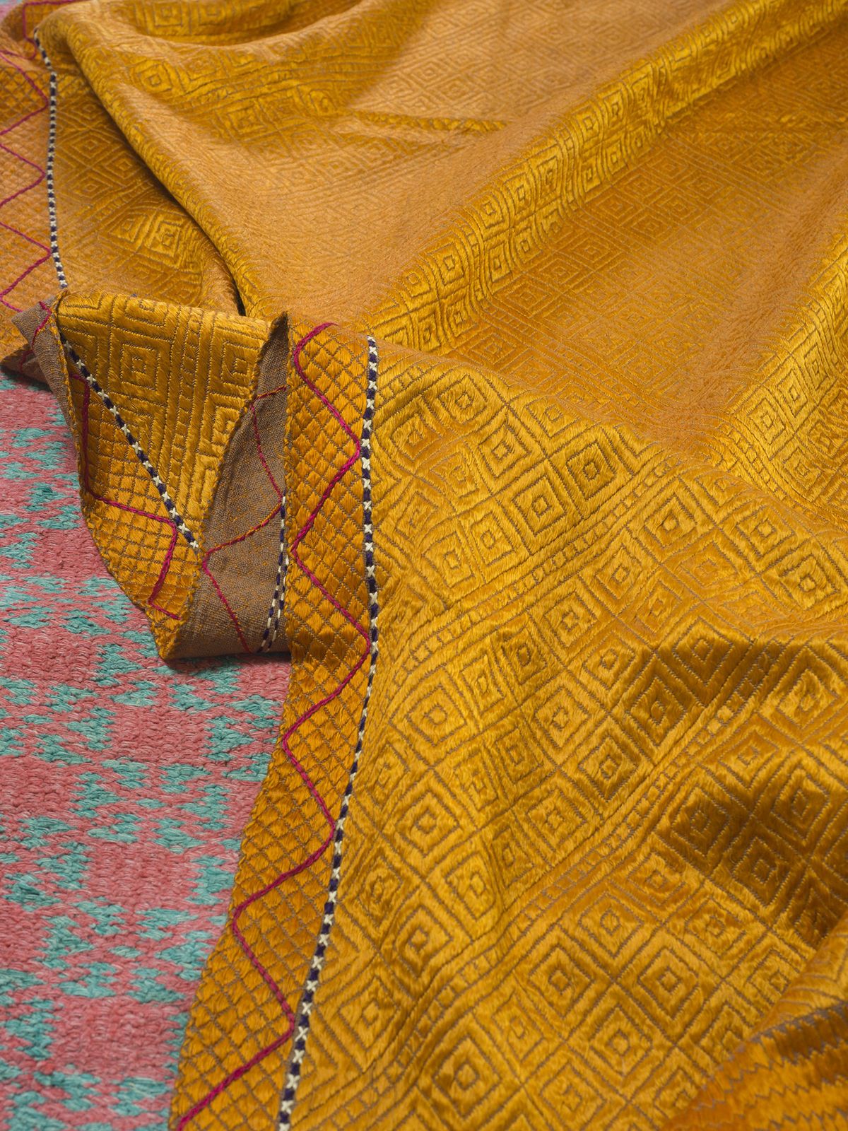 photo furniture Gold Vari Da Bagh Phulkari Early 20th Century
