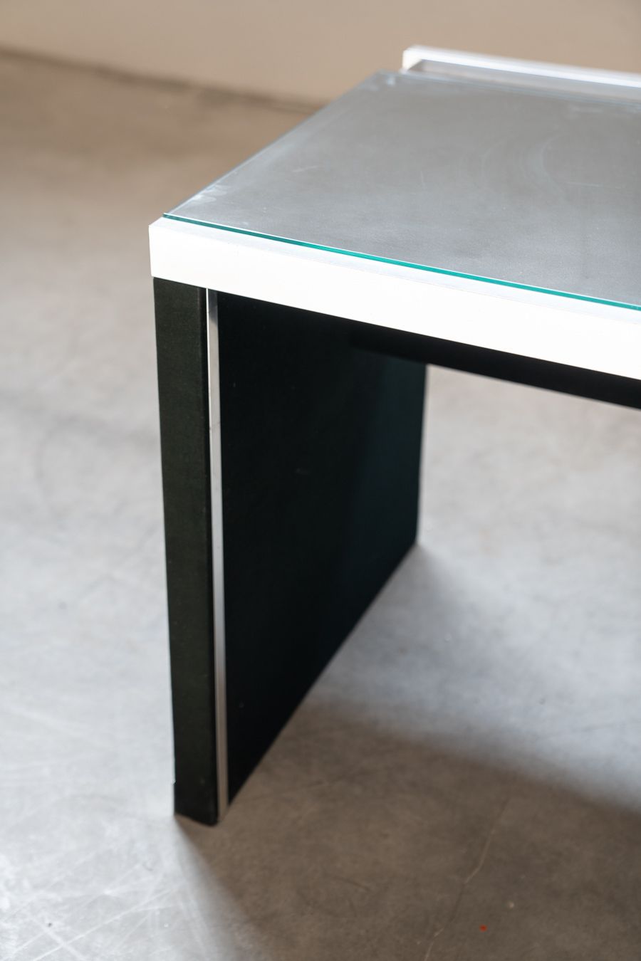 Guido Faleschini Desk For Mariani, 1970 photo vinterior
