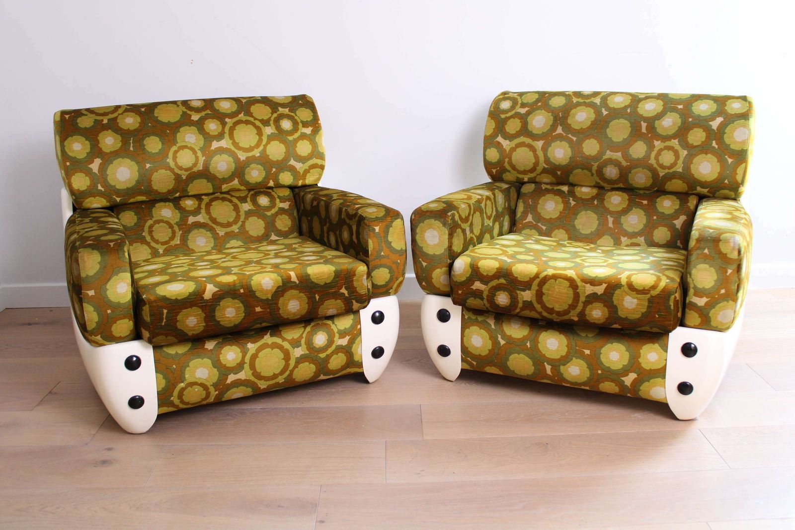 A Pair Of Vintage Mid Century Modern Arm Chairs   Italy 1970s photo vinterior