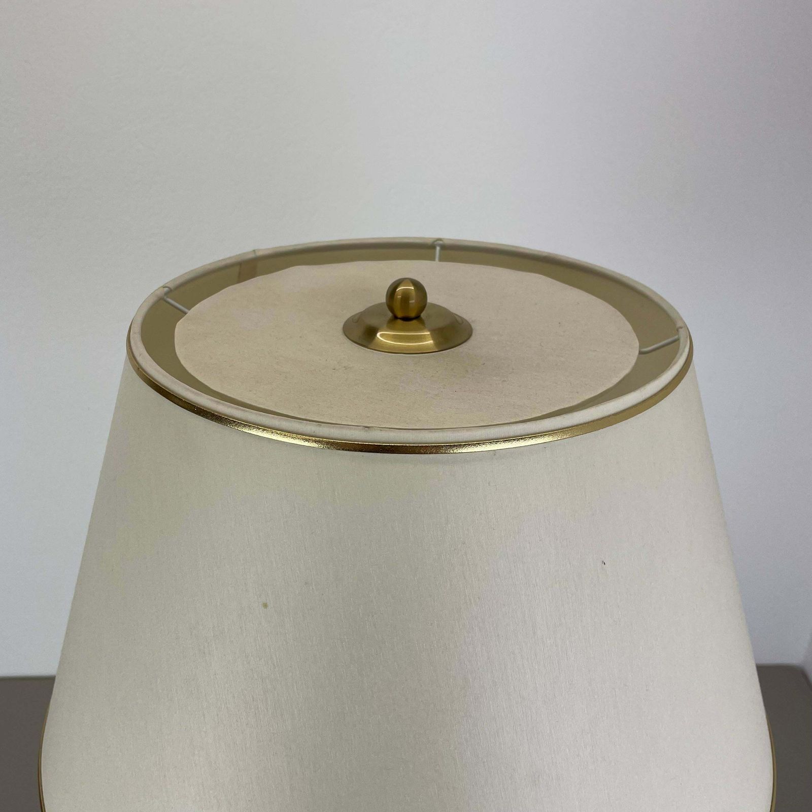 photo vintage Heavy 71cm Hollywood Regency Style Brass And Acryl Table Light, Italy 1970s