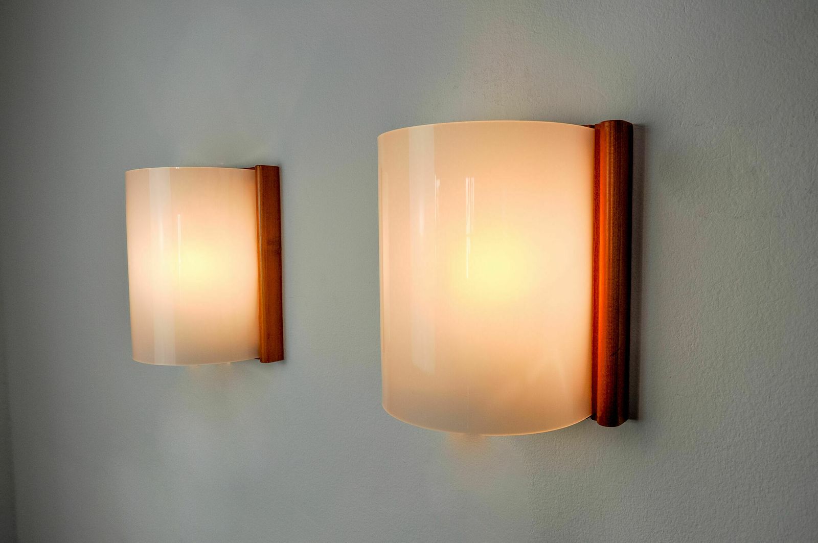 Pair Of Mediterranean Wall Lamps, Pine And Methacrylate, 1980, Spain photo vinterior