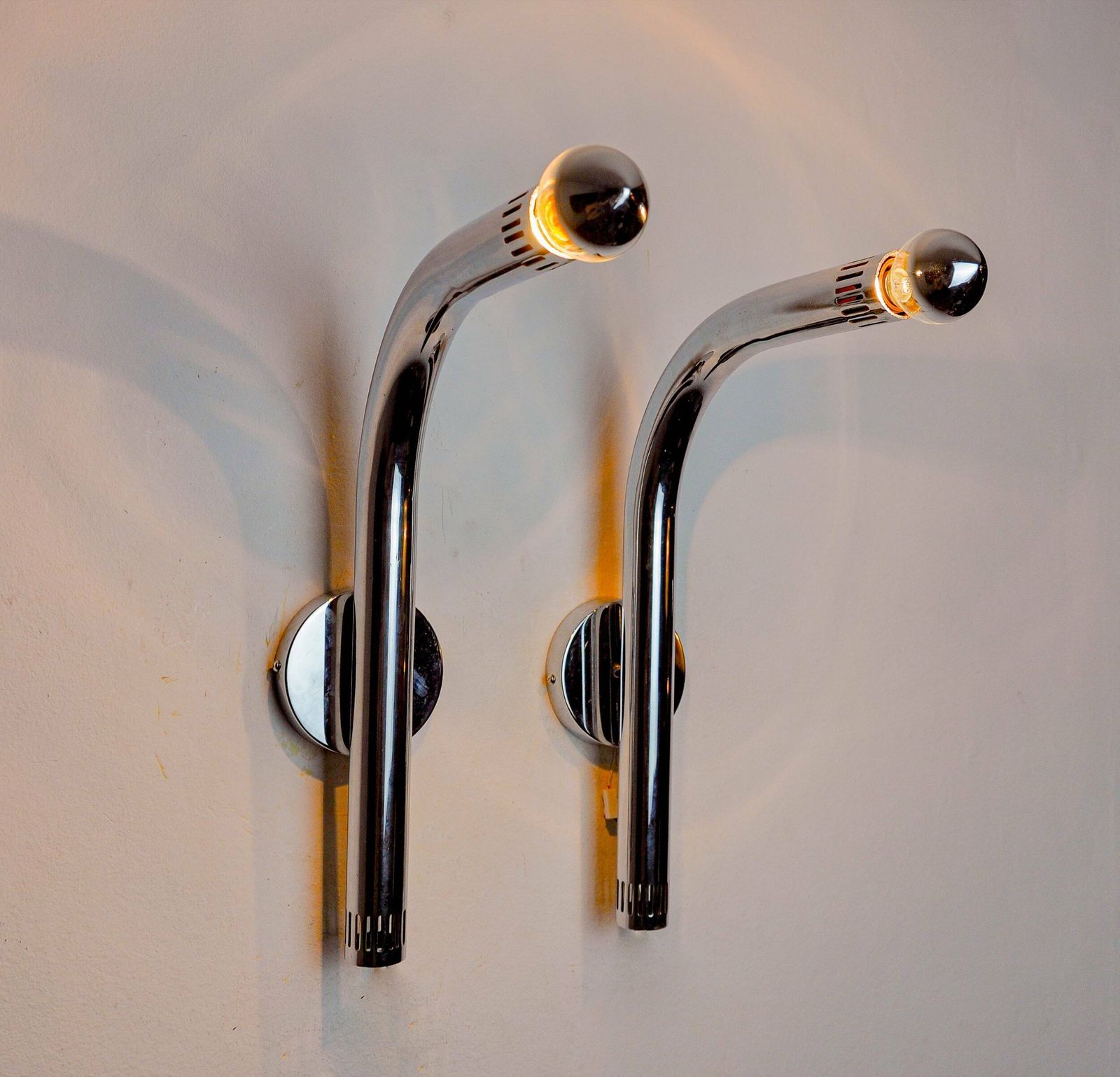 Pair Of Space Age Tubular Wall Lights, Chrome Plated Metal, Italy, 1970 photo vintage
