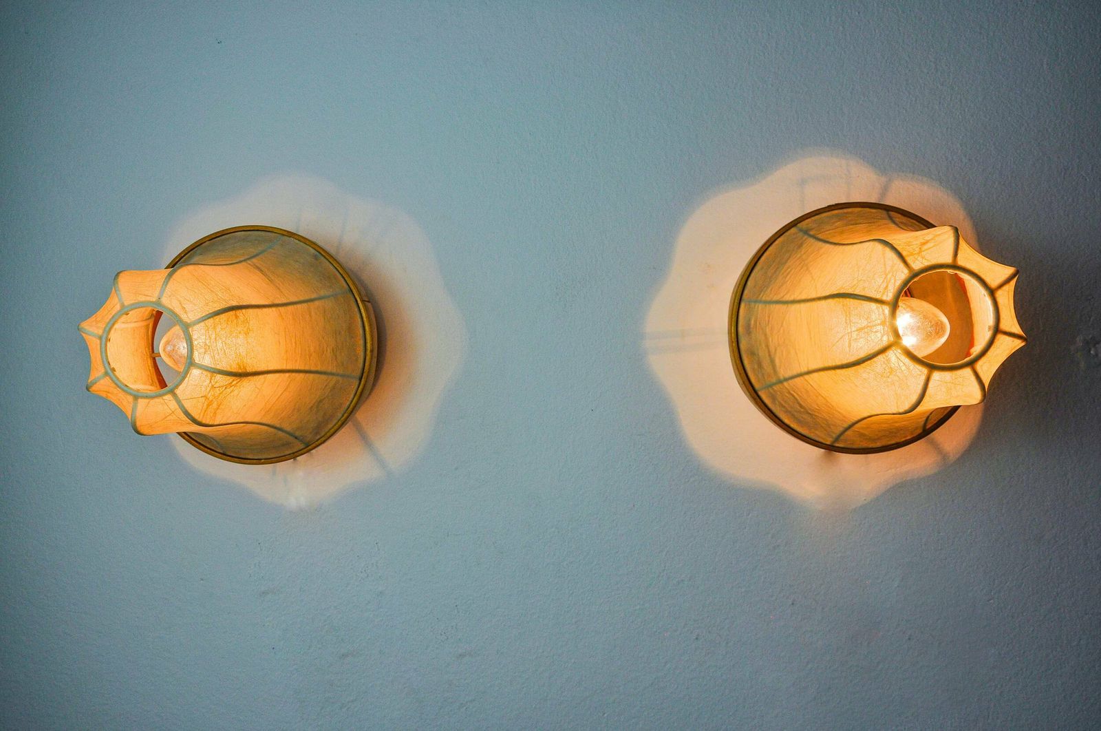 Pair Of Pear Shaped "Cocoon" Wall Lights, Resin And Pine, Italy, 1970 photo 1169.0