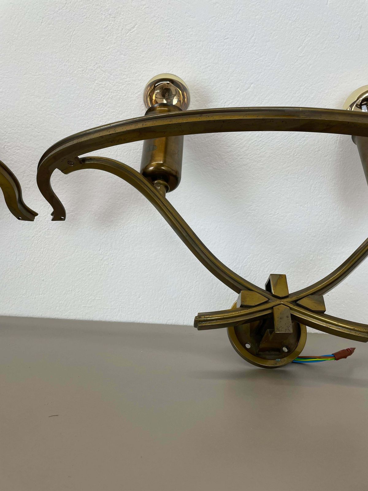 photo vinterior Set Of Two Xxl Modernist Brass Floral Theatre Wall Light Sconces, France, 1950