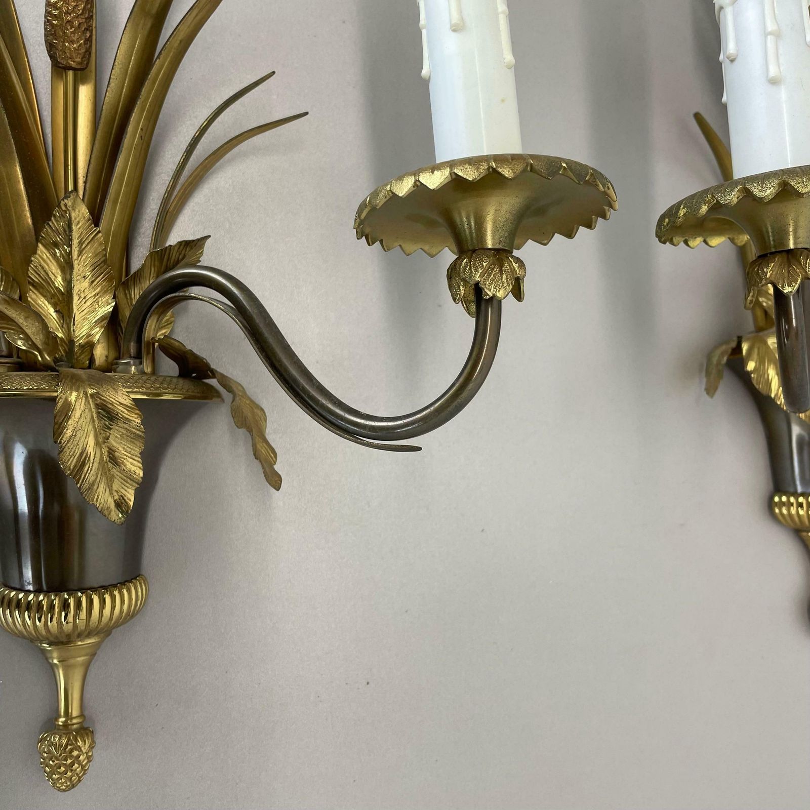 photo furniture Set Of 2 Heavy Brass Florentiner Wall Lights By Maison Charles, France 1970s
