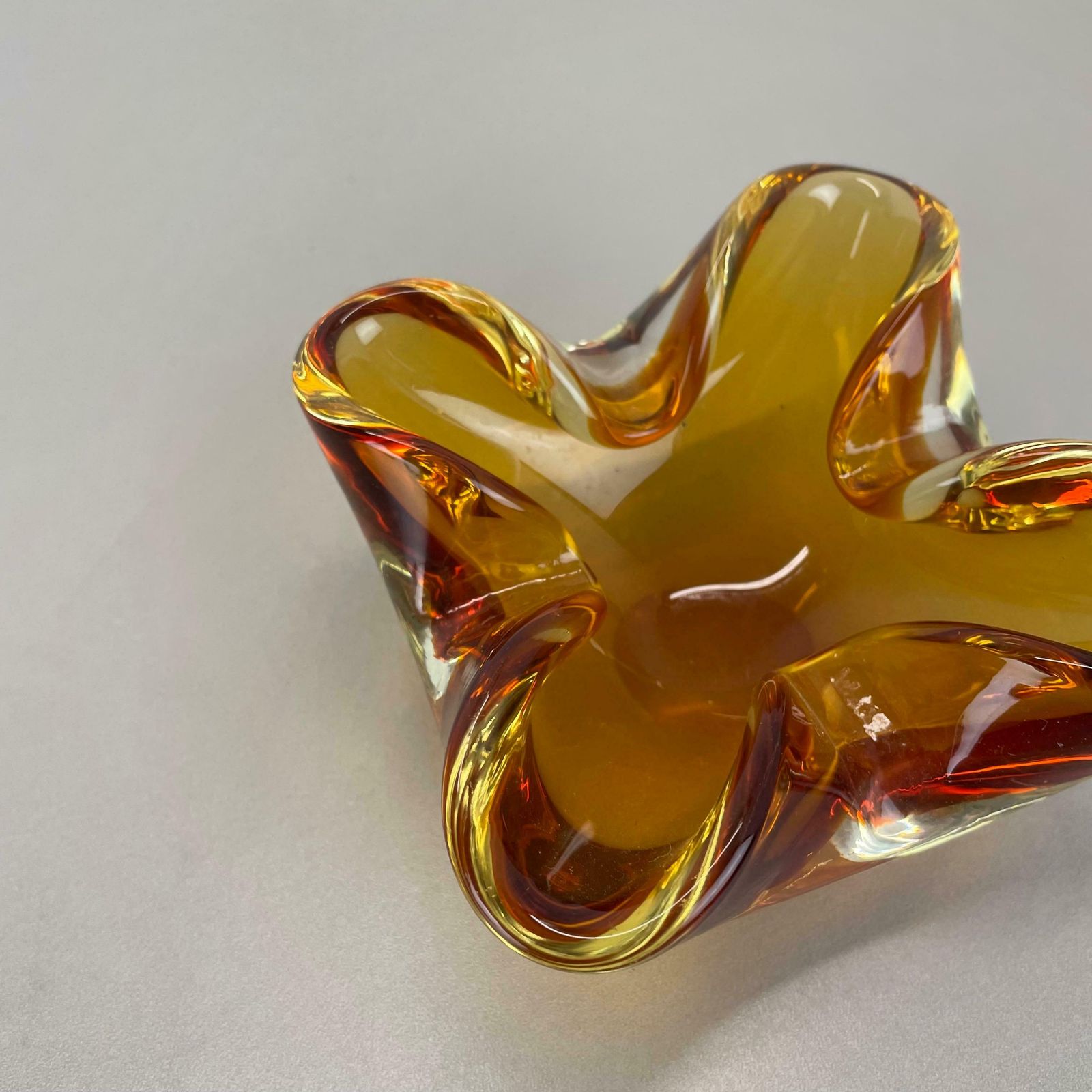Unique Murano Glass "Yellow" Bowl Element Shell Ashtray Murano, Italy, 1970 photo vinterior