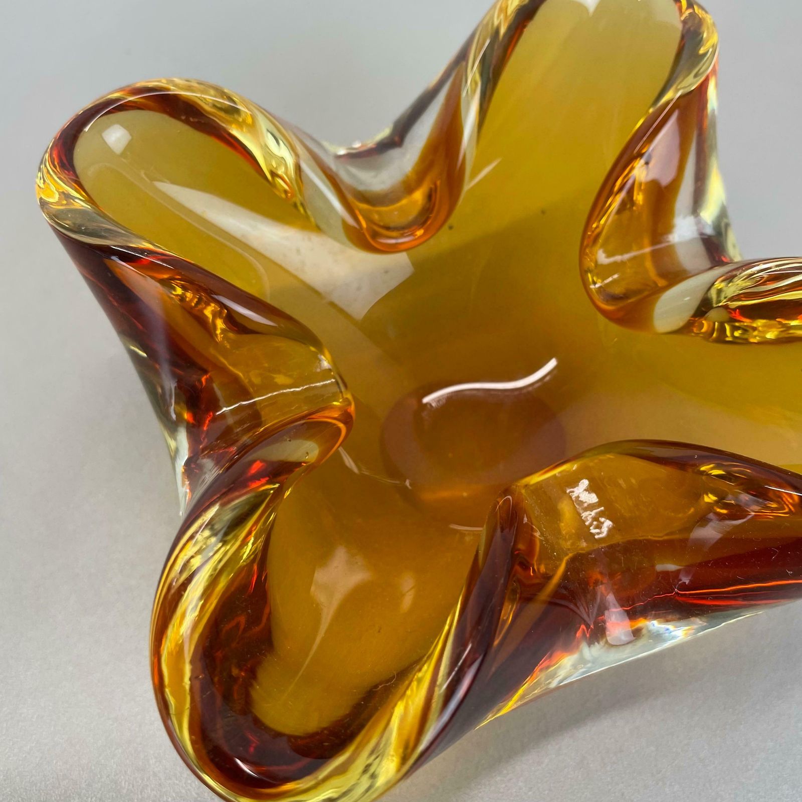 480.0 Unique Murano Glass "Yellow" Bowl Element Shell Ashtray Murano, Italy, 1970 photo