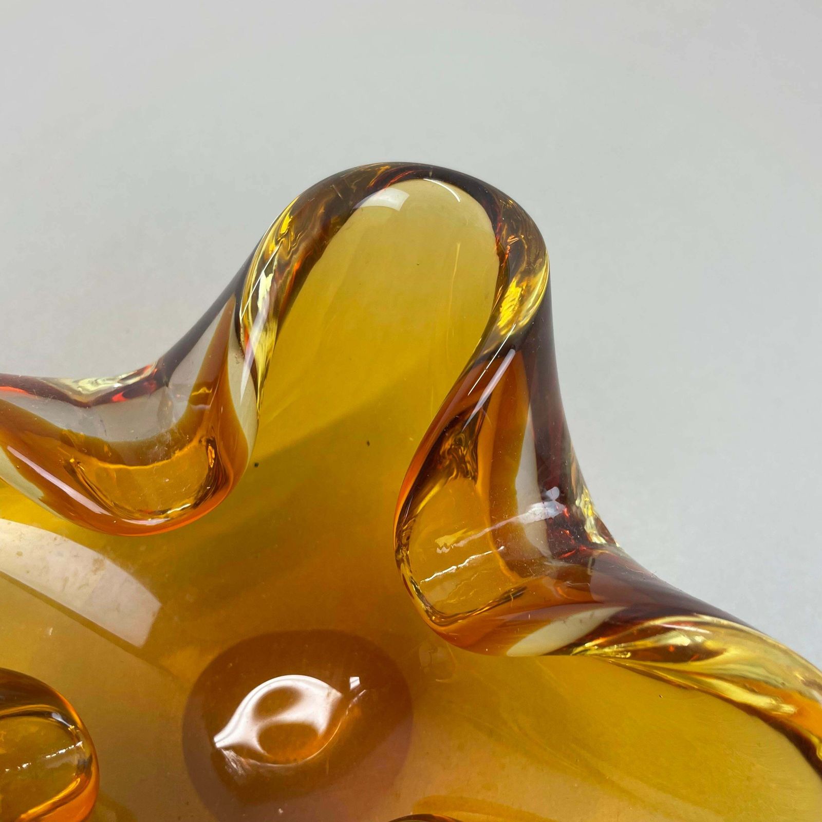 photo vinterior Unique Murano Glass "Yellow" Bowl Element Shell Ashtray Murano, Italy, 1970