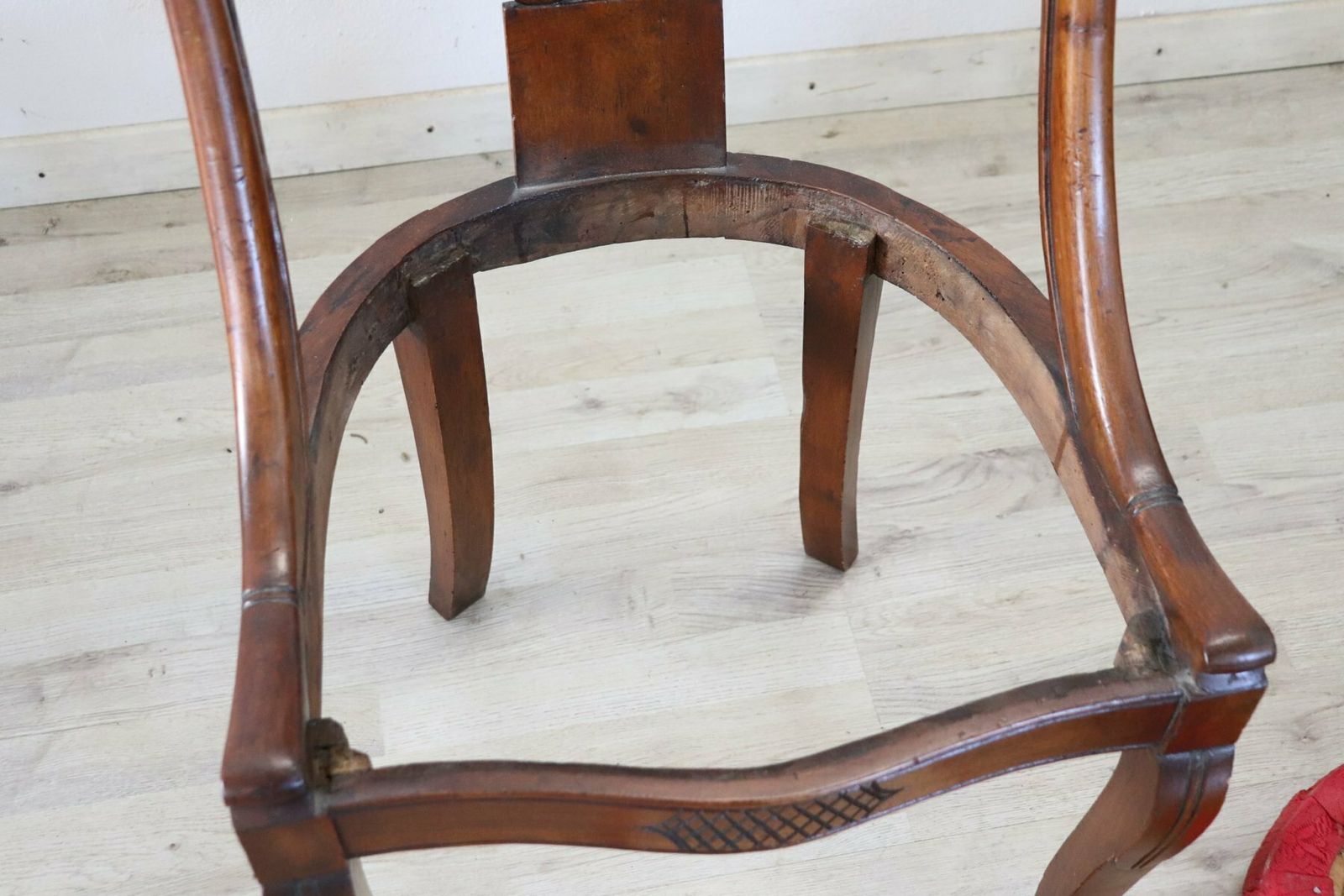Early 19th Century Dining Chairs In Carved Walnut, Set Of 2 photo furniture