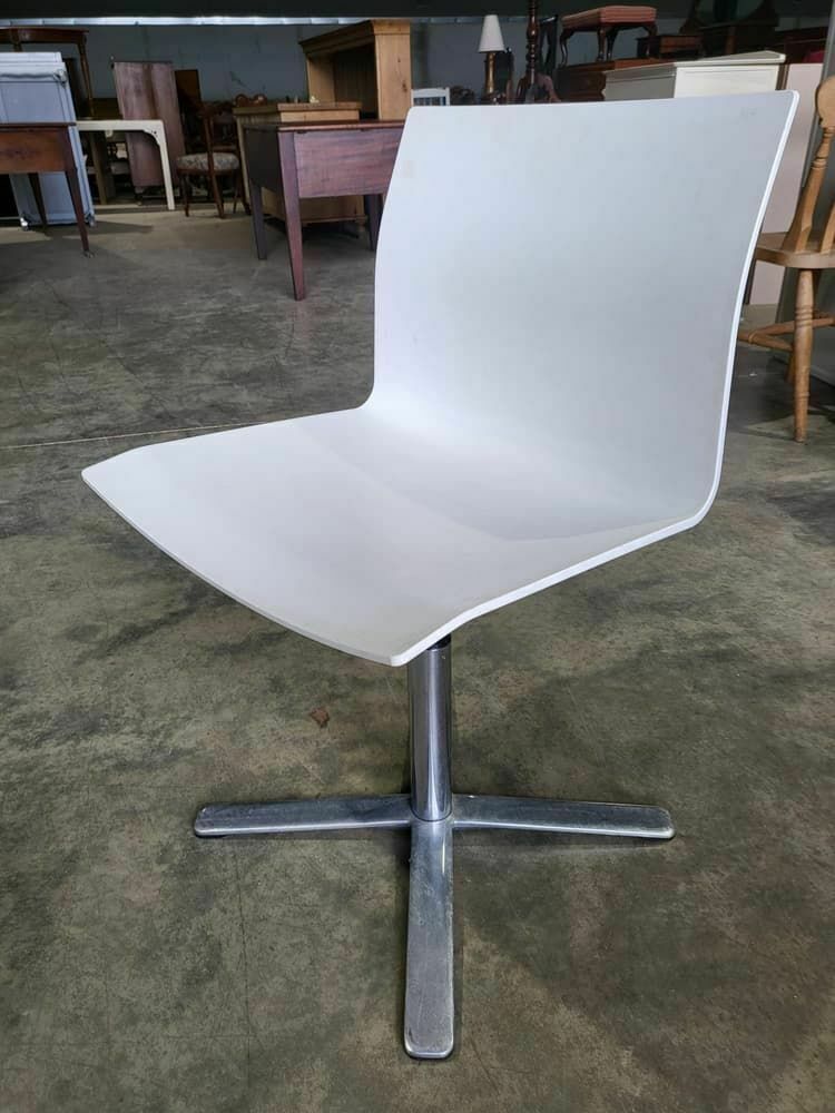 4 Vintage Repro 70's Style White Moulded Chrome Star Base Dining Office Chairs photo for sale