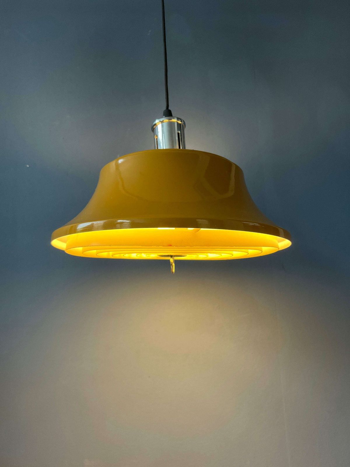 Gele Mid Century Metalen Hanglamp