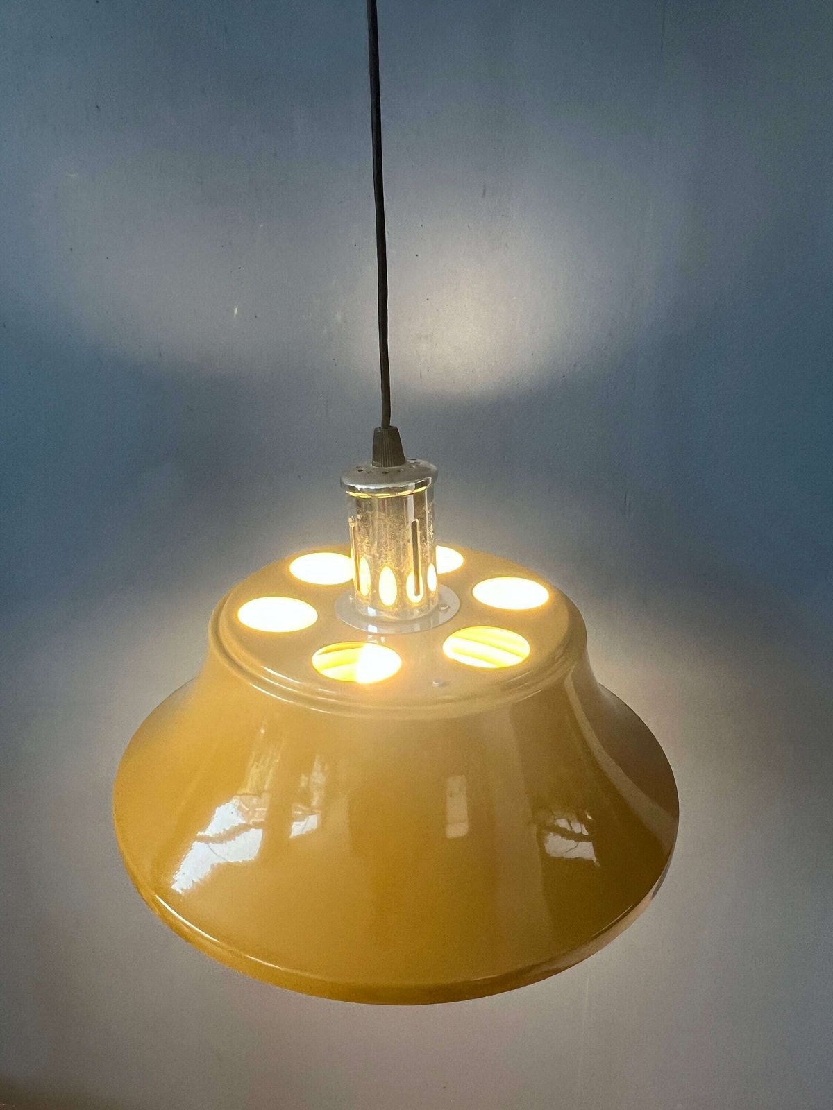 Gele Mid Century Metalen Hanglamp photo 295.0