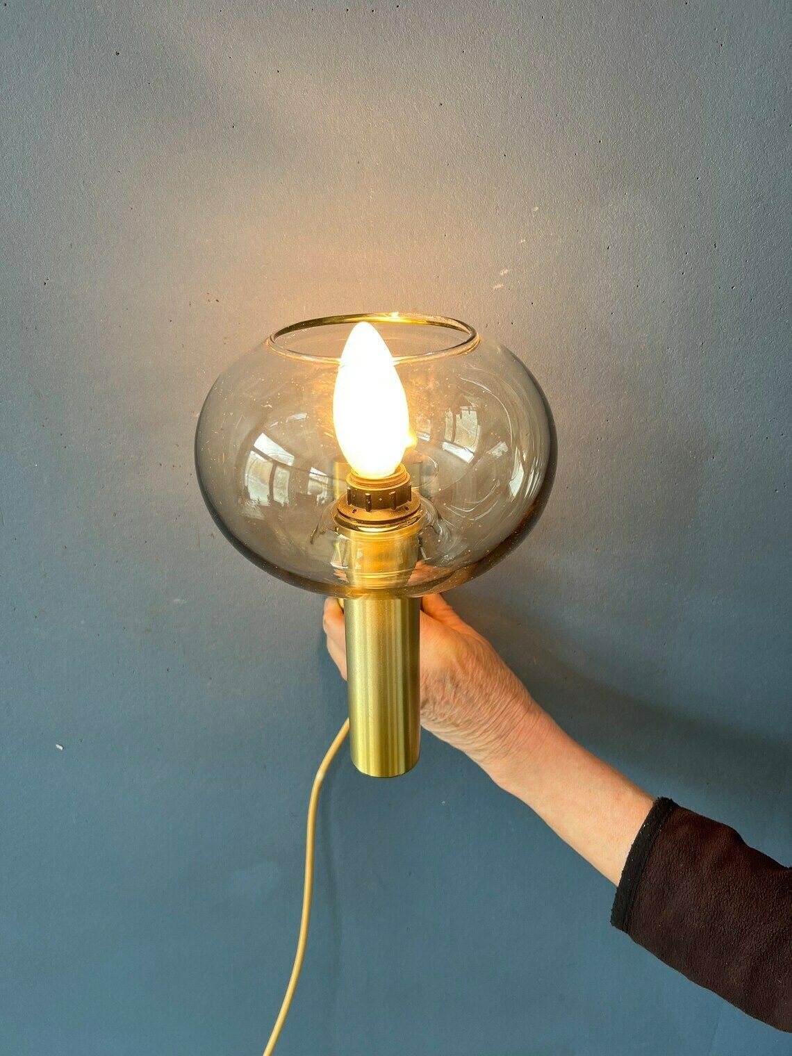 Mid Century Glazen Wandlamp Met Messing Frame Van Dijkstra photo for sale